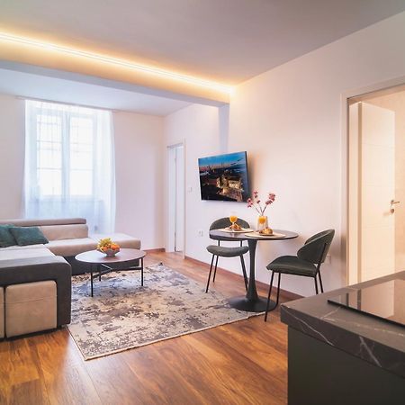 D&A Amphitheatre Premium Apartments With Free Parking بولا المظهر الخارجي الصورة